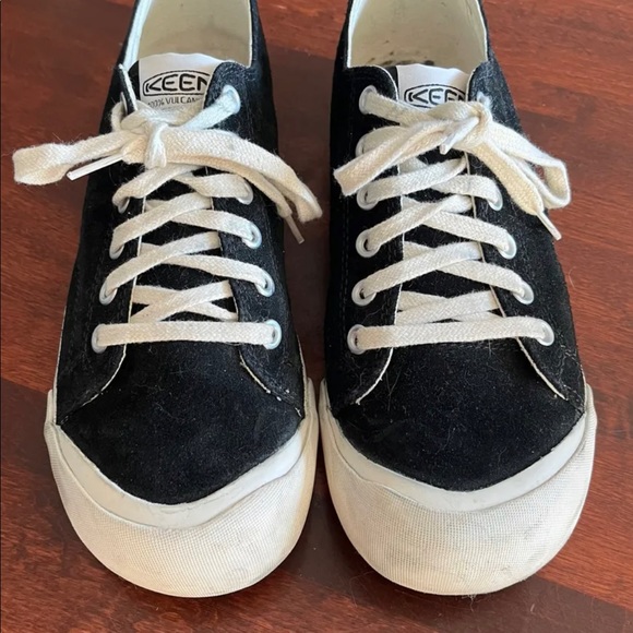 keen shoes, never worn.  the sole is missing! (Size 9 1/2 Men) - Picture 2 of 6